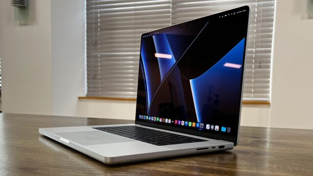 5 Best Selling Expensive Laptops OF INDIA mackbook